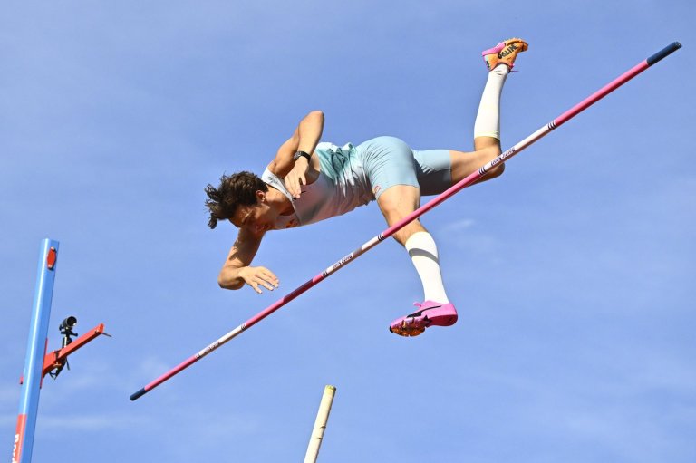 Pole vault star Duplantis loses for 1st time in 3 years at home Diamond League event | iNFOnews.ca