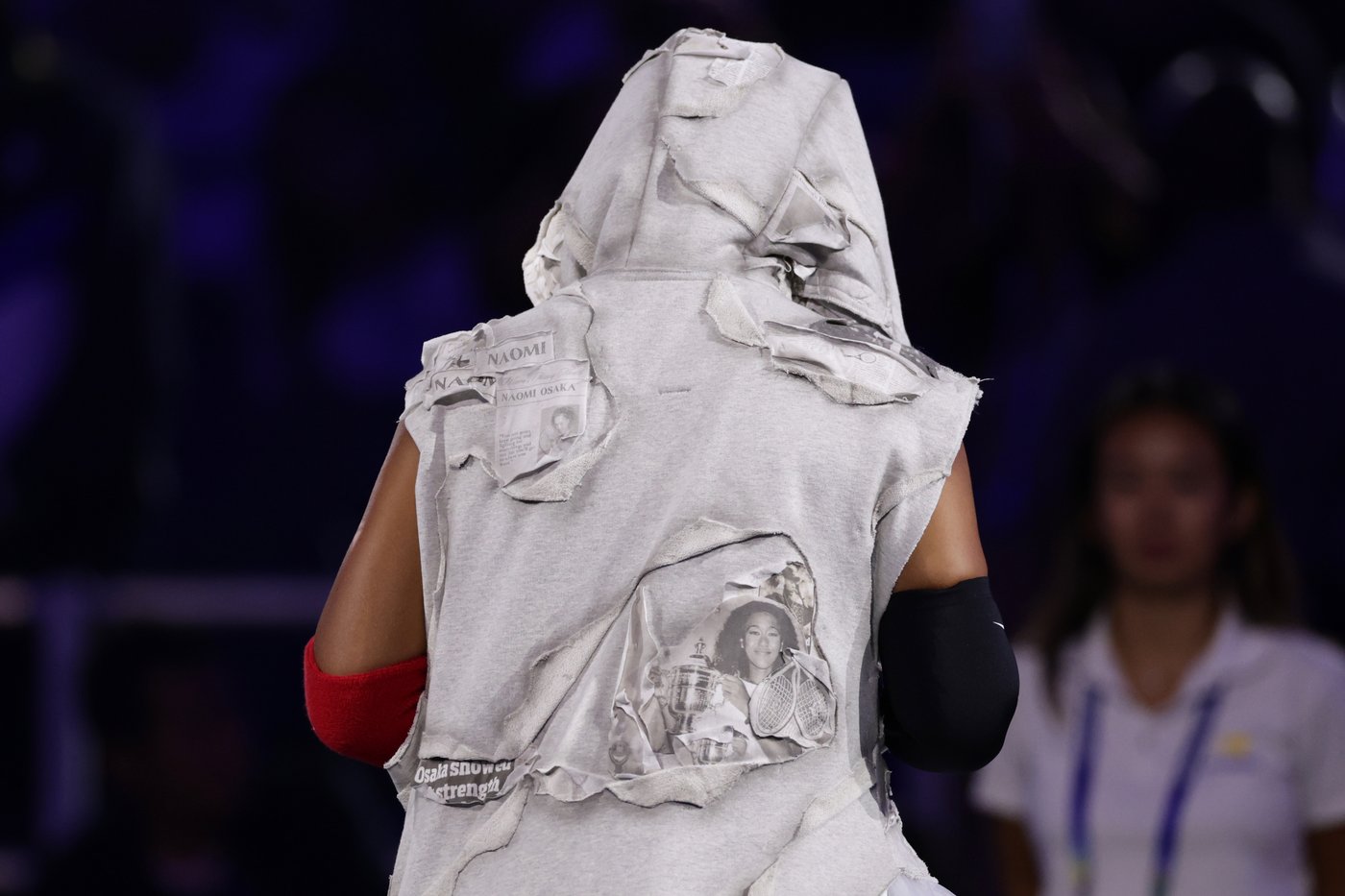 Naomi Osaka's US Open look channels Allen Iverson with gray hoodie and hair in cornrows | iNFOnews.ca Naomi Osaka's US Open look channels Allen Iverson with gray hoodie and hair in cornrows | iNFOnews.ca