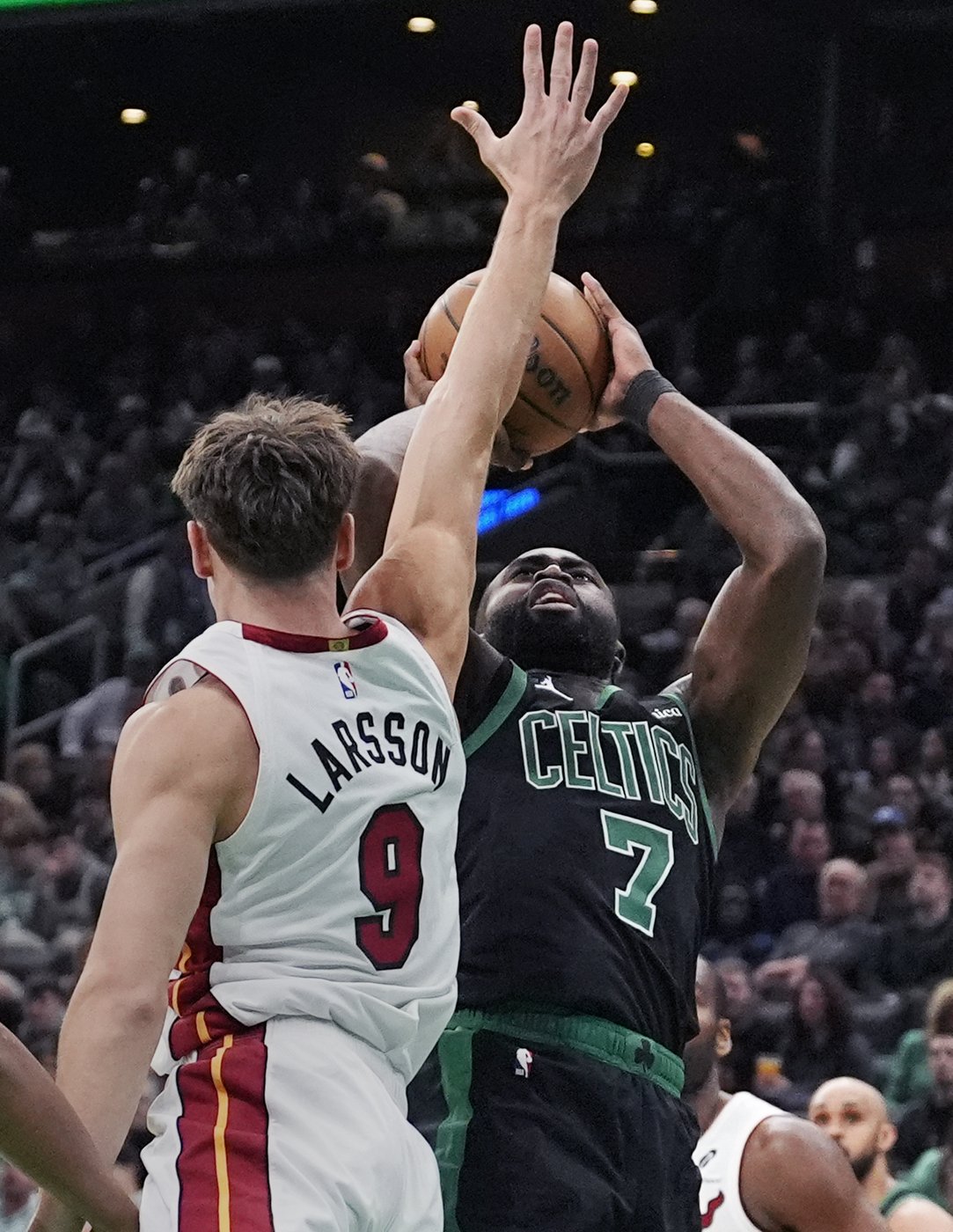 Brown scores 29, Pritchard adds 25 bench points to lead Celtics past Heat 108-89 | iNFOnews.ca Brown scores 29, Pritchard adds 25 bench points to lead Celtics past Heat 108-89 | iNFOnews.ca
