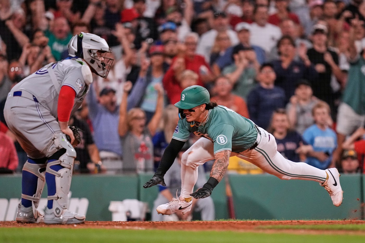 Seigler has first 4-hit game as Red Sox beat Blue Jays 6-4 | iNFOnews.ca