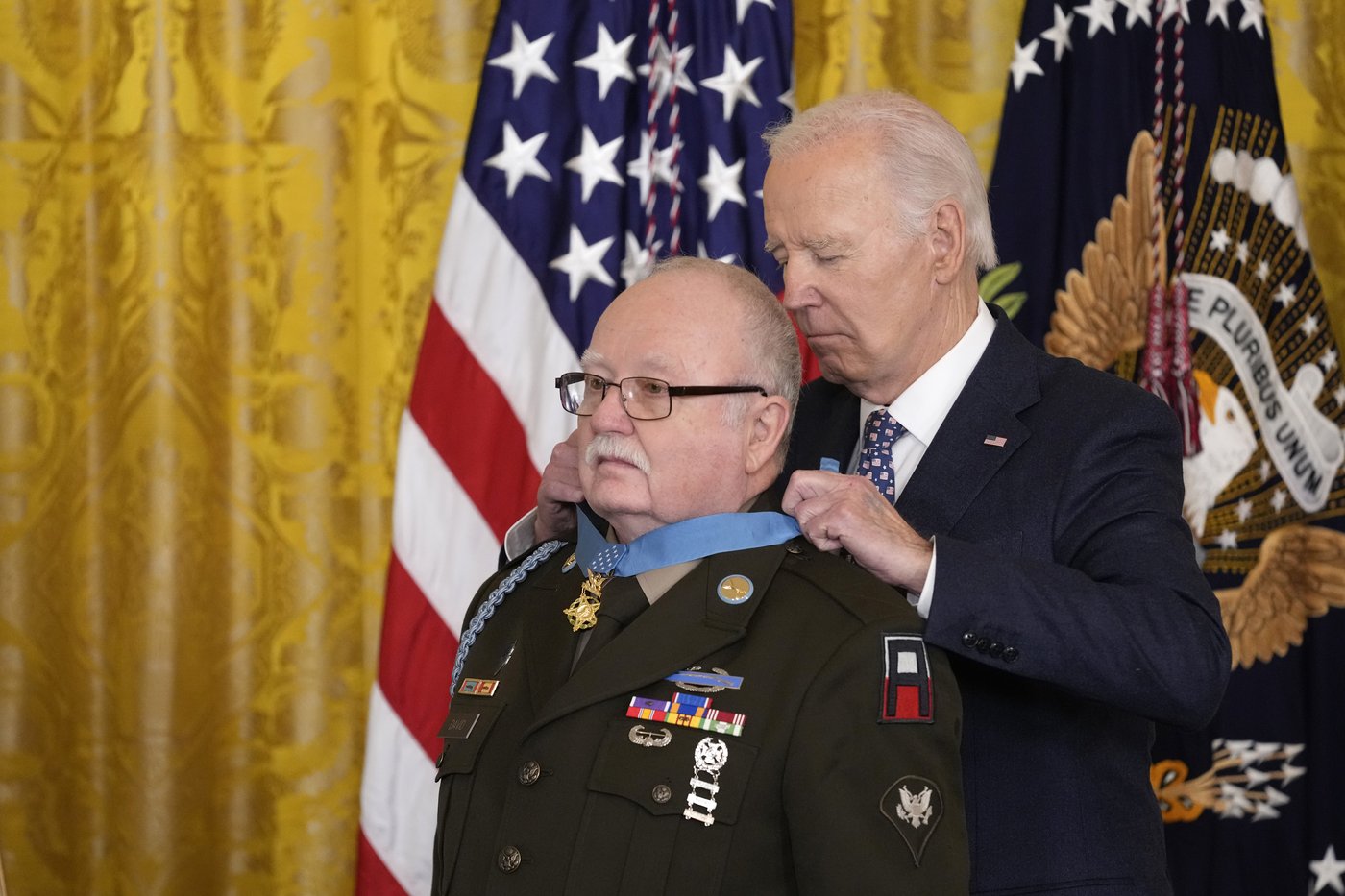 Biden awards the Medal of Honor and Medal of Valor to military heroes and first responders | iNFOnews.ca