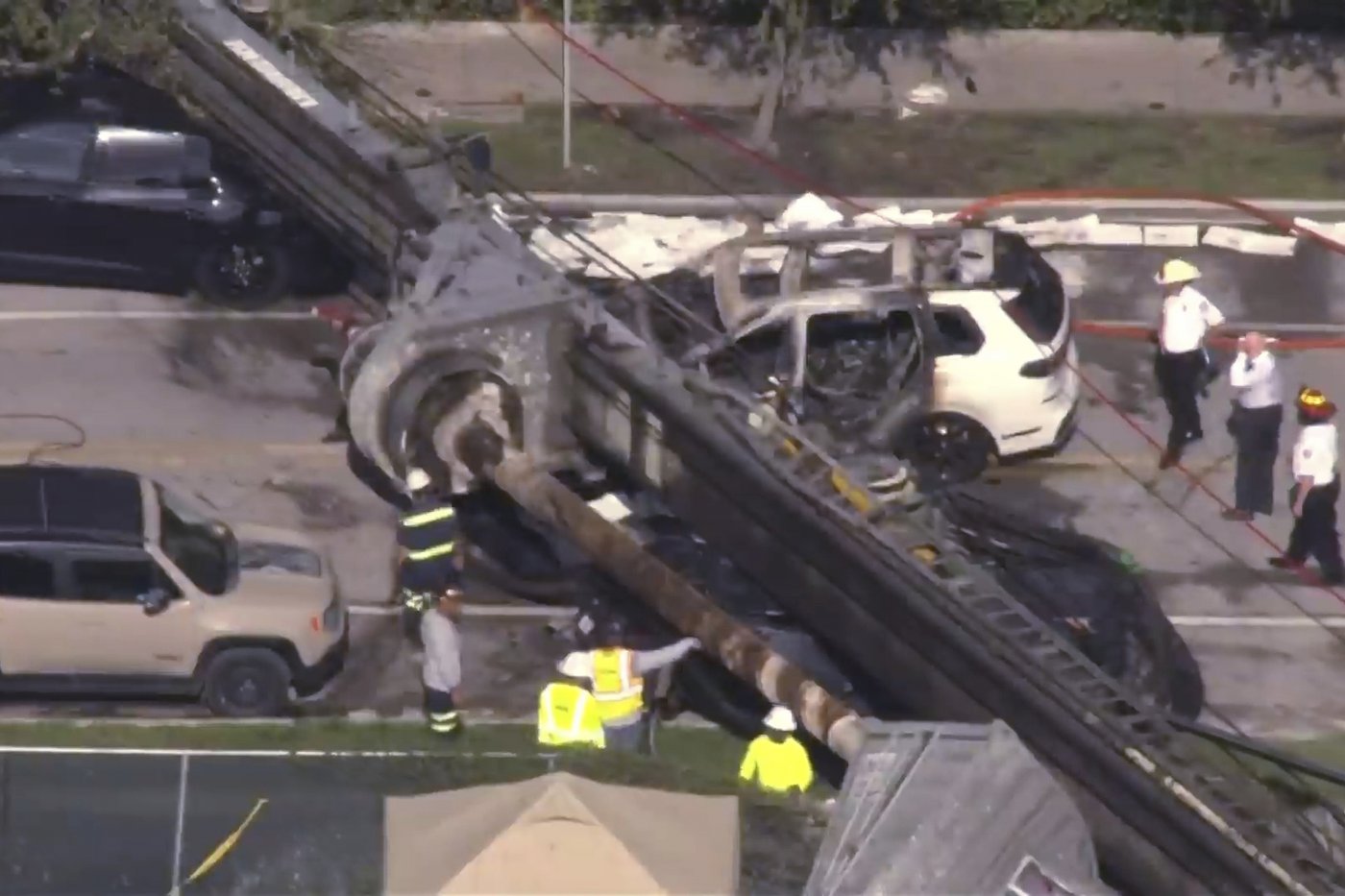 Officials say 4 people were hospitalized after a crane collapsed at a Miami construction site | iNFOnews.ca