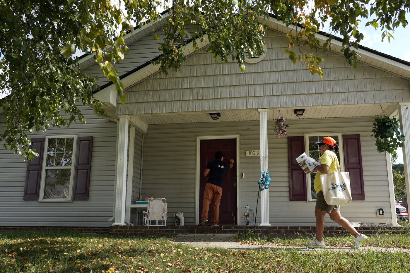 Voting groups that got a boost from Harris' candidacy are still working to persuade voters of color | iNFOnews.ca