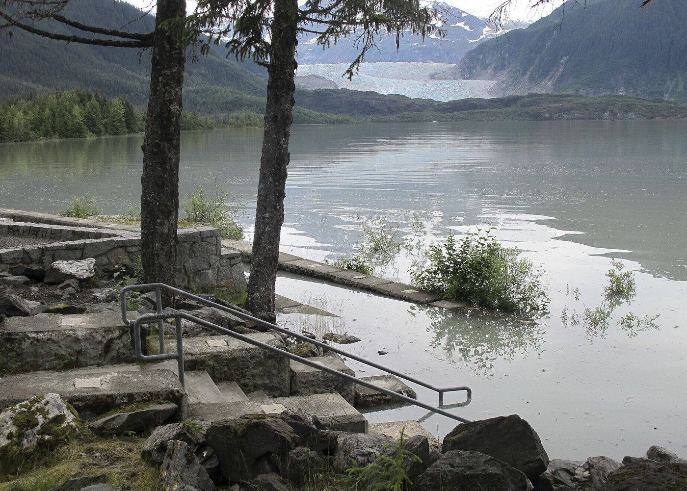 Residents in Alaska's capital city prepare for possible glacial flooding | iNFOnews.ca