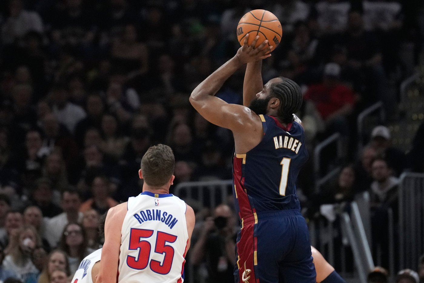 Pistons guard Duncan Robinson out with sore back against Cavs in Game 5 | iNFOnews.ca