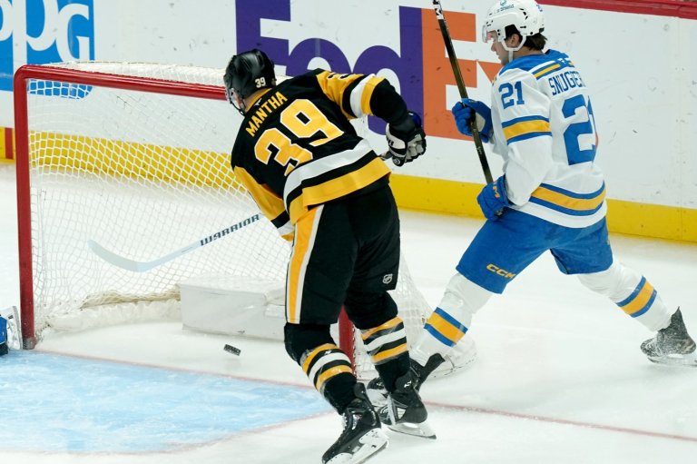 Fan at Penguins game hospitalized after falling from upper concourse | iNFOnews.ca Fan at Penguins game hospitalized after falling from upper concourse | iNFOnews.ca