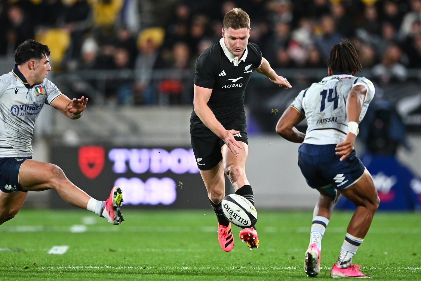 Jordan achieves a try-scoring record as New Zealand beats Italy 47-17 in the Nations Championship | iNFOnews.ca Jordan achieves a try-scoring record as New Zealand beats Italy 47-17 in the Nations Championship | iNFOnews.ca