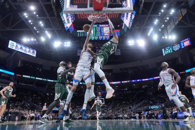 Antetokounmpo says lack of chemistry has contributed to Bucks' recent blowout losses | iNFOnews.ca