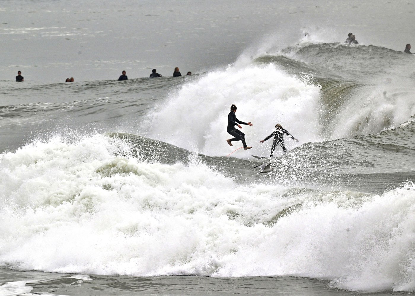 2 rescued after California pier partially collapses due to heavy surf from major Pacific storm | iNFOnews.ca