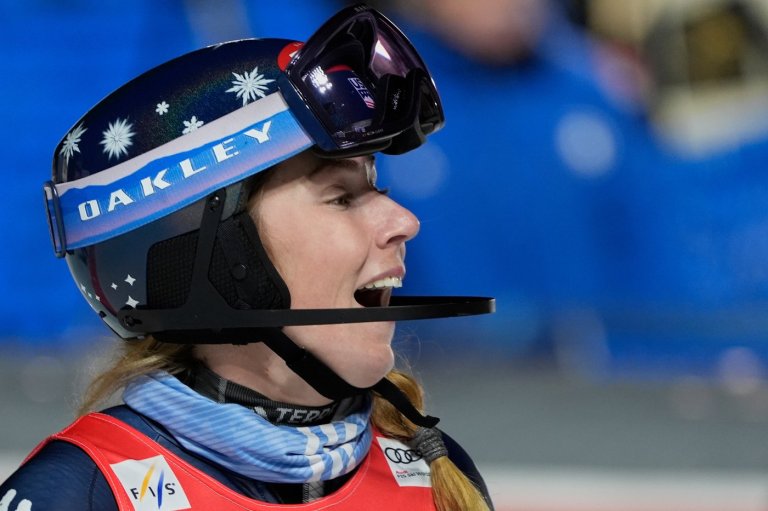 Mikaela Shiffrin wins 4th straight slalom of the Olympic season as rivals falter in night race | iNFOnews.ca