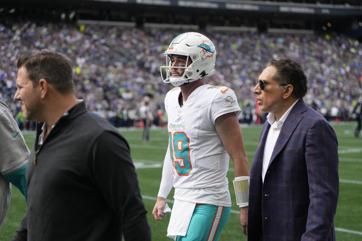 Dolphins dealing with another QB injury after Skylar Thompson leaves in the 2nd half vs. Seahawks | iNFOnews.ca