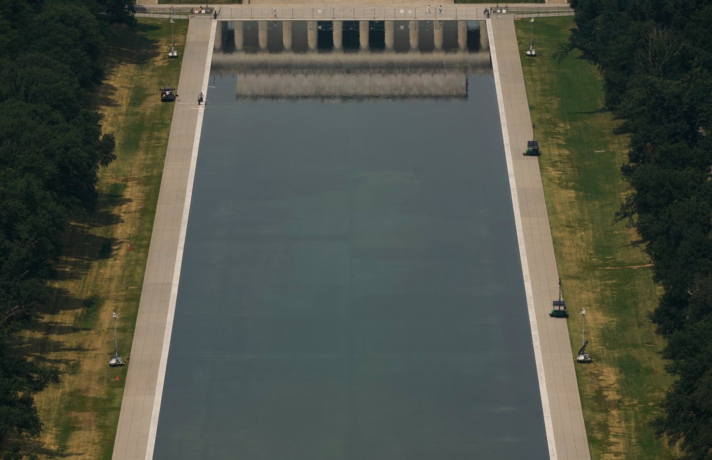 A Reflecting Pool that has long enticed visitors now gains police scrutiny under Trump | iNFOnews.ca A Reflecting Pool that has long enticed visitors now gains police scrutiny under Trump | iNFOnews.ca