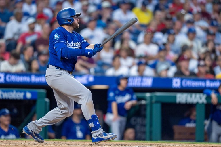 Max Muncy hits go-ahead homer as Dodgers beat Phillies 9-5 | iNFOnews.ca