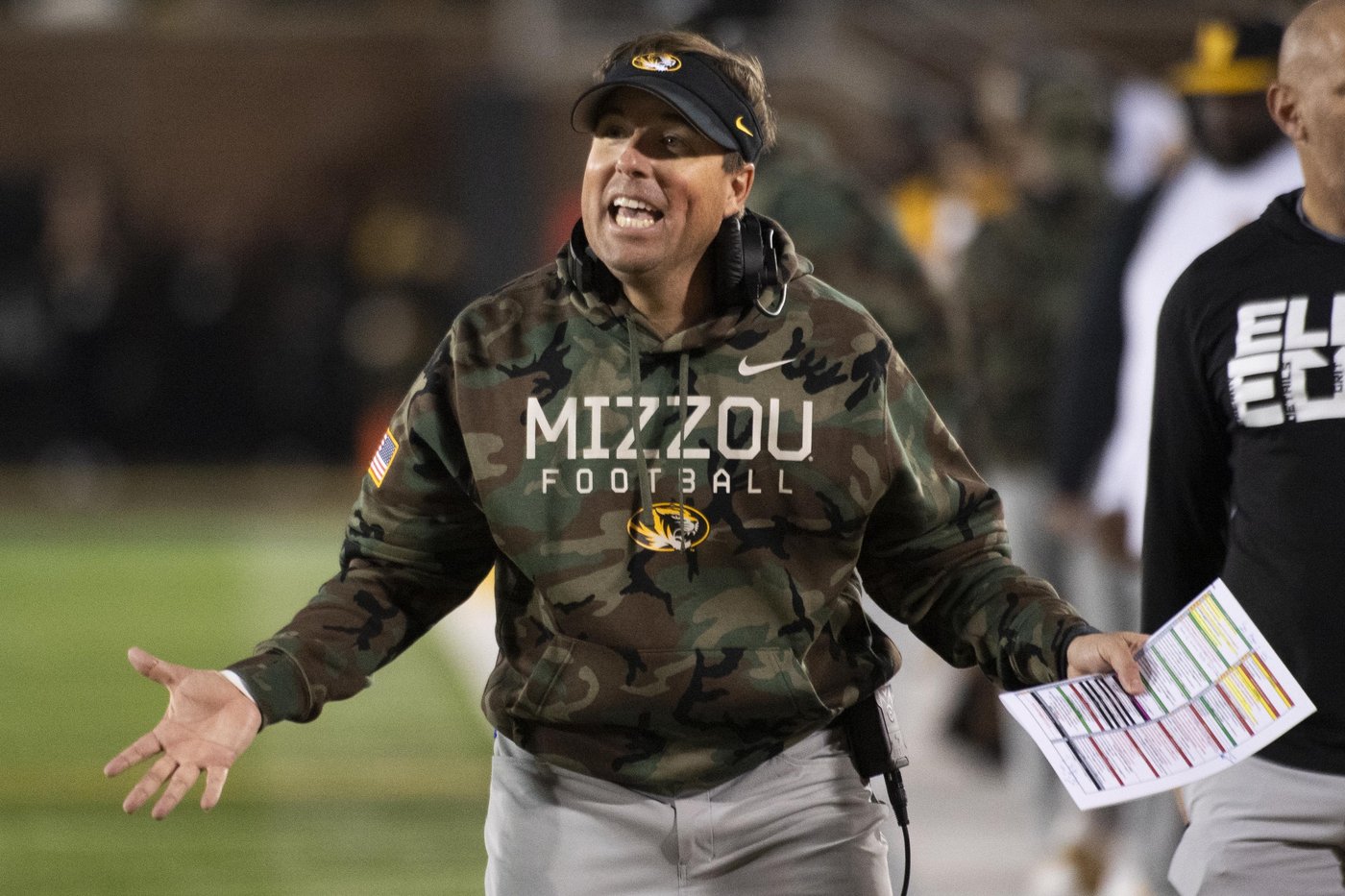 South Carolina's Beamer likely to face one-time recruit in Missouri quarterback Drew Pyne | iNFOnews.ca