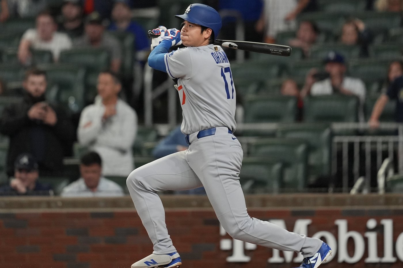 Ohtani and Freeman homer, Sasaki earns 1st MLB win as streaking Dodgers overpower Braves 10-3 | iNFOnews.ca