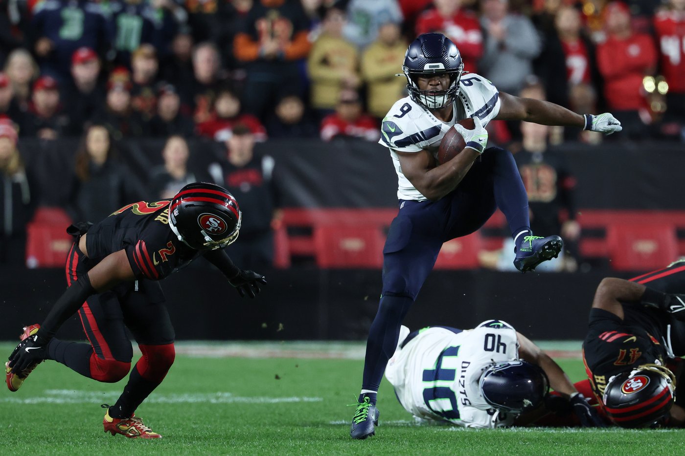 Seahawks clinch No. 1 seed with dominant 13-3 win over 49ers | iNFOnews.ca