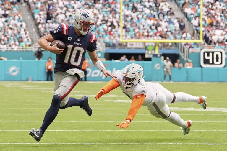 Maye accounts for 3 TDs and Patriots top Dolphins 33-27 for Vrabel's 1st win as New England coach | iNFOnews.ca