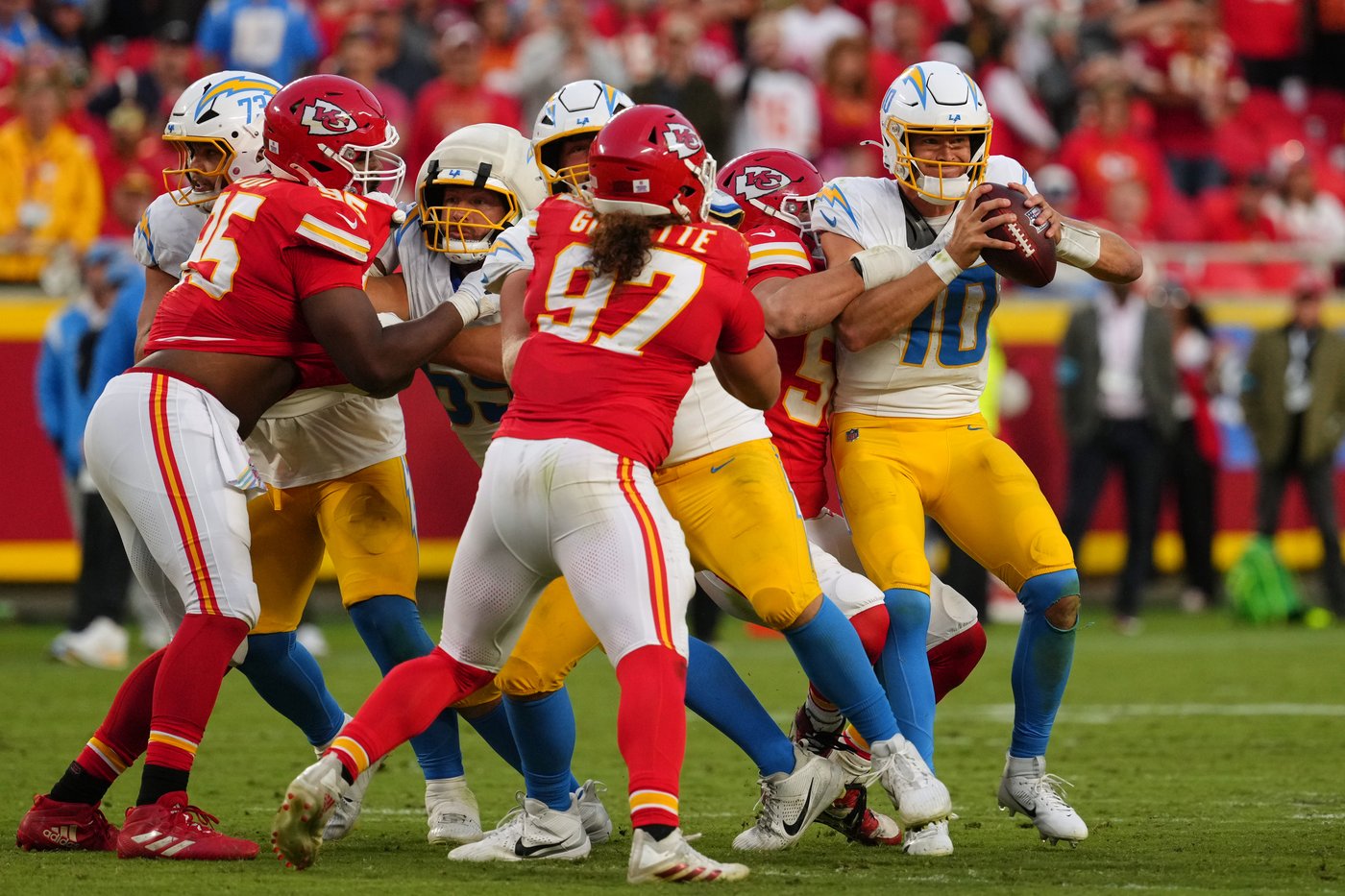 Harbaugh says Chargers will evaluate everything after 22-6 loss to Chiefs drops them to 0-6 | iNFOnews.ca Harbaugh says Chargers will evaluate everything after 22-6 loss to Chiefs drops them to 0-6 | iNFOnews.ca