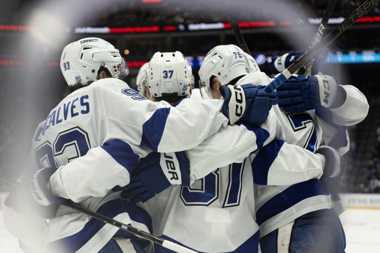 Guentzel scores in the 3rd period as the Lightning beat the Mammoth 4-2 for their 5th straight win | iNFOnews.ca Guentzel scores in the 3rd period as the Lightning beat the Mammoth 4-2 for their 5th straight win | iNFOnews.ca