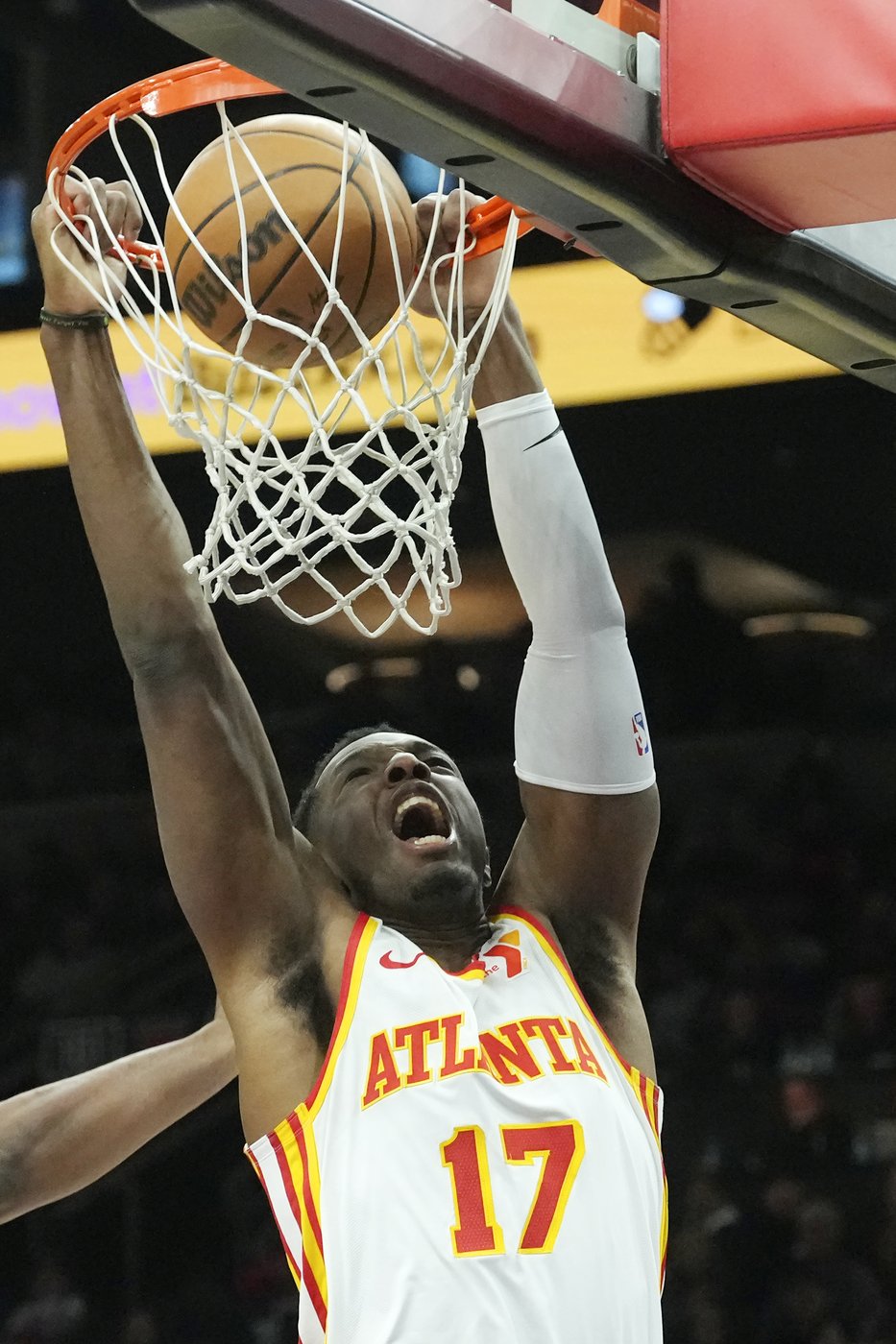Bradley Beal leads with 25 points off the bench, Suns pull away late to beat the Hawks 123-115 | iNFOnews.ca Bradley Beal leads with 25 points off the bench, Suns pull away late to beat the Hawks 123-115 | iNFOnews.ca