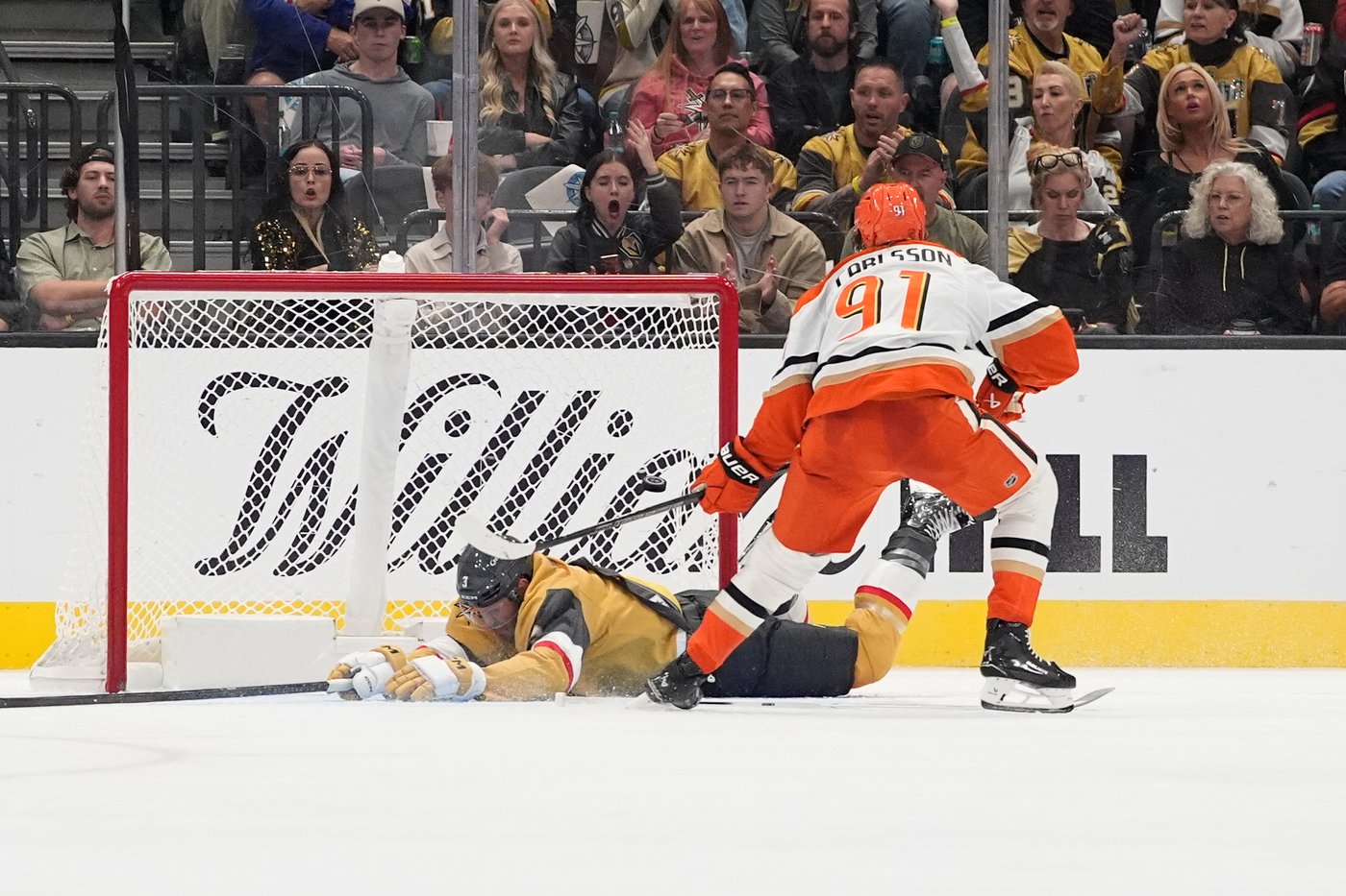 Ducks open the season with a 4-3 victory over the Golden Knights | iNFOnews.ca Ducks open the season with a 4-3 victory over the Golden Knights | iNFOnews.ca