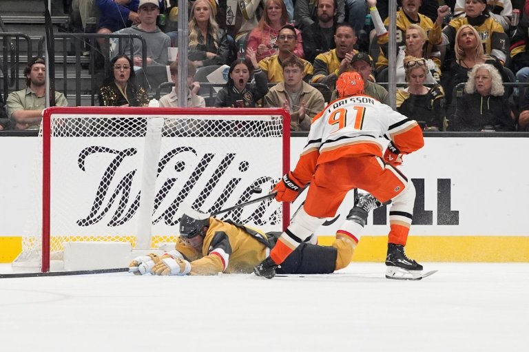 Ducks open the season with a 4-3 victory over the Golden Knights | iNFOnews.ca