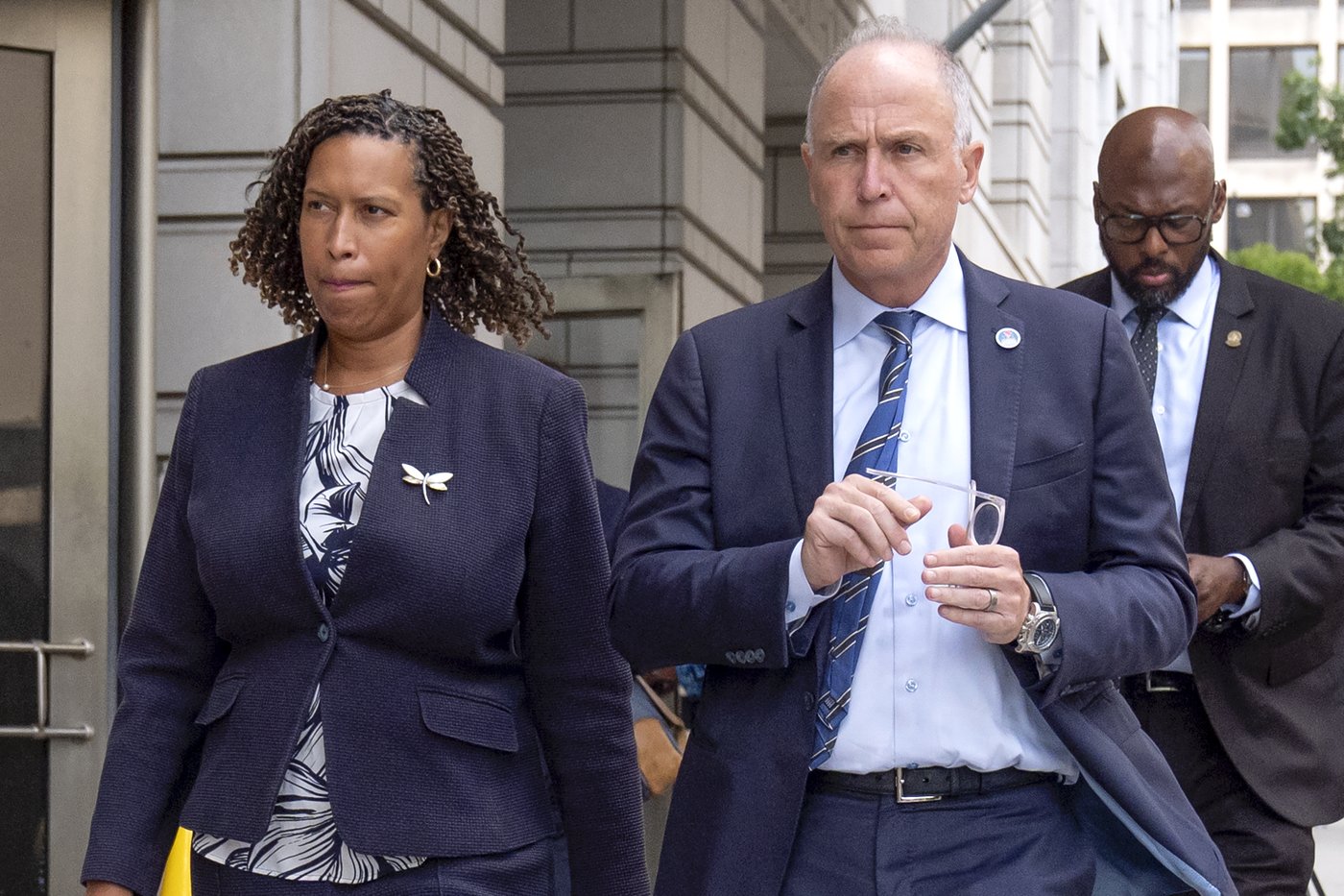 Trump administration agrees to keep DC police chief in place, but with immigration enforcement order | iNFOnews.ca