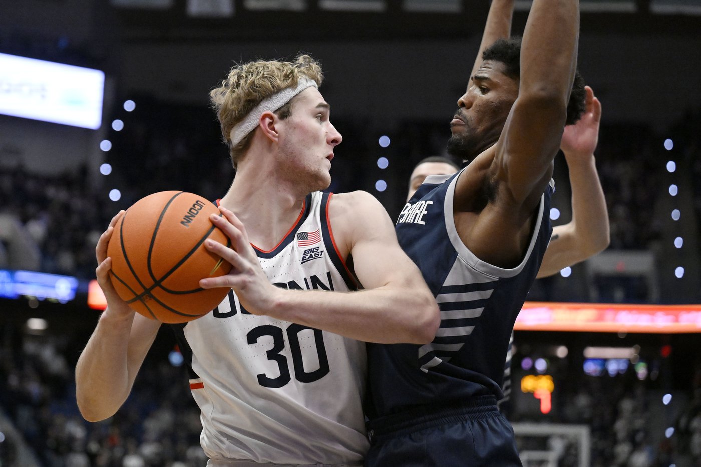 Alex Karaban has 17 points as No. 3 UConn overcomes sluggish start to roll past New Hampshire 92-53 | iNFOnews.ca