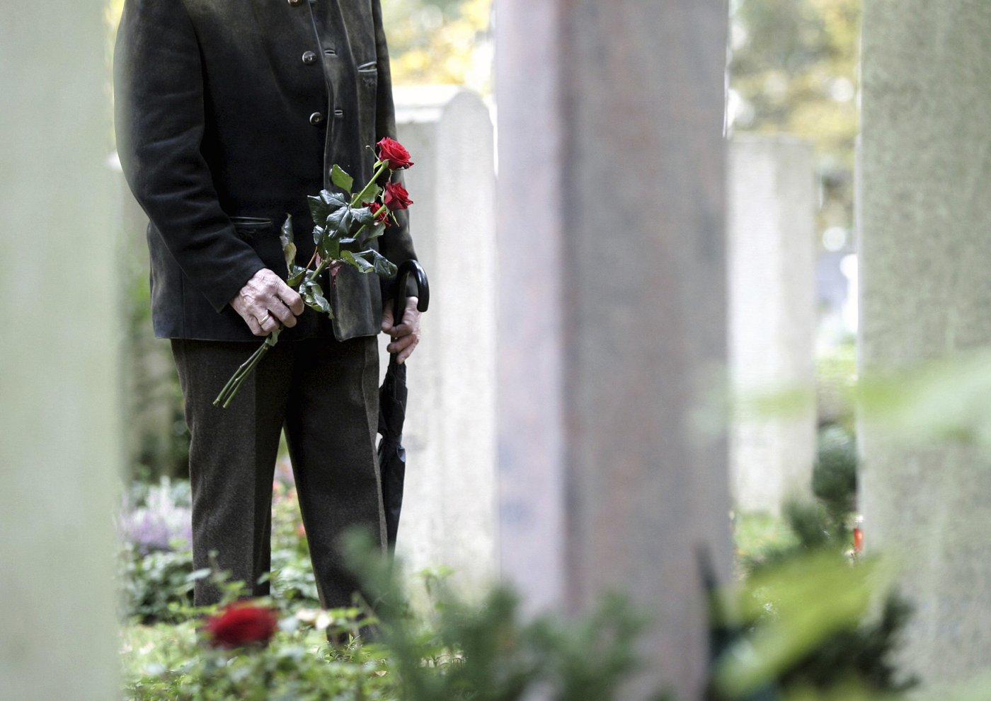 QR-code stickers mysteriously appear on 1,000 Munich graves. Police are now investigating | iNFOnews.ca QR-code stickers mysteriously appear on 1,000 Munich graves. Police are now investigating | iNFOnews.ca