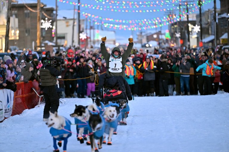 Former reality TV star Jessie Holmes repeats as champion of the grueling Iditarod sled dog race | iNFOnews.ca