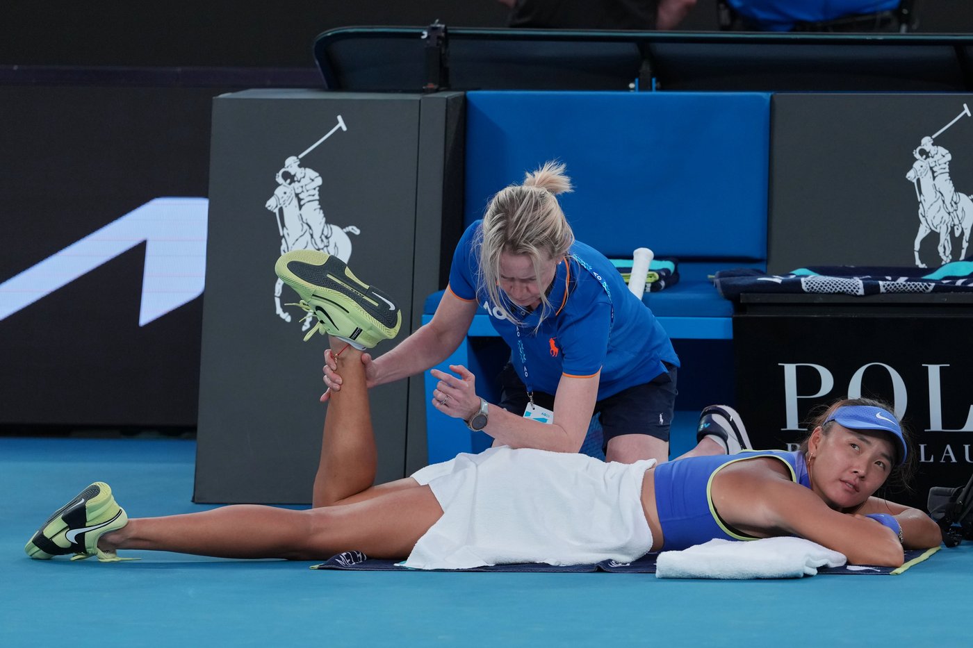 Świątek overcomes rust to advance in Australian Open. Djokovic racks up more records | iNFOnews.ca Świątek overcomes rust to advance in Australian Open. Djokovic racks up more records | iNFOnews.ca