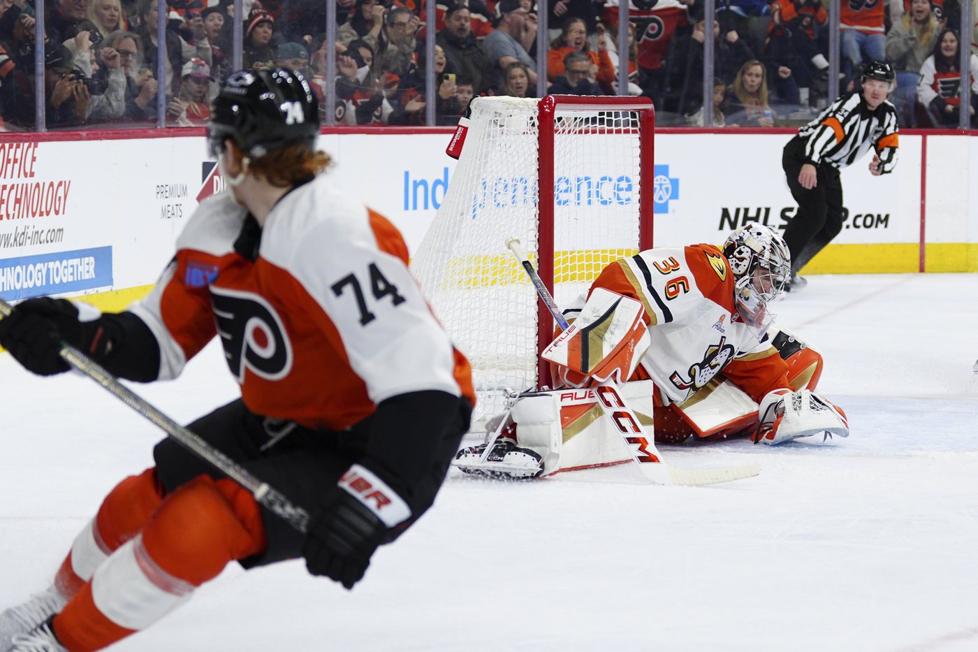 Flyers beat Ducks 6-0 in Cutter Gauthier's first visit to Philadelphia since being traded | iNFOnews.ca Flyers beat Ducks 6-0 in Cutter Gauthier's first visit to Philadelphia since being traded | iNFOnews.ca