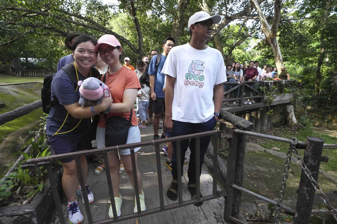 Thousands celebrate baby hippo Moo Deng's first birthday at a Thailand zoo | iNFOnews.ca