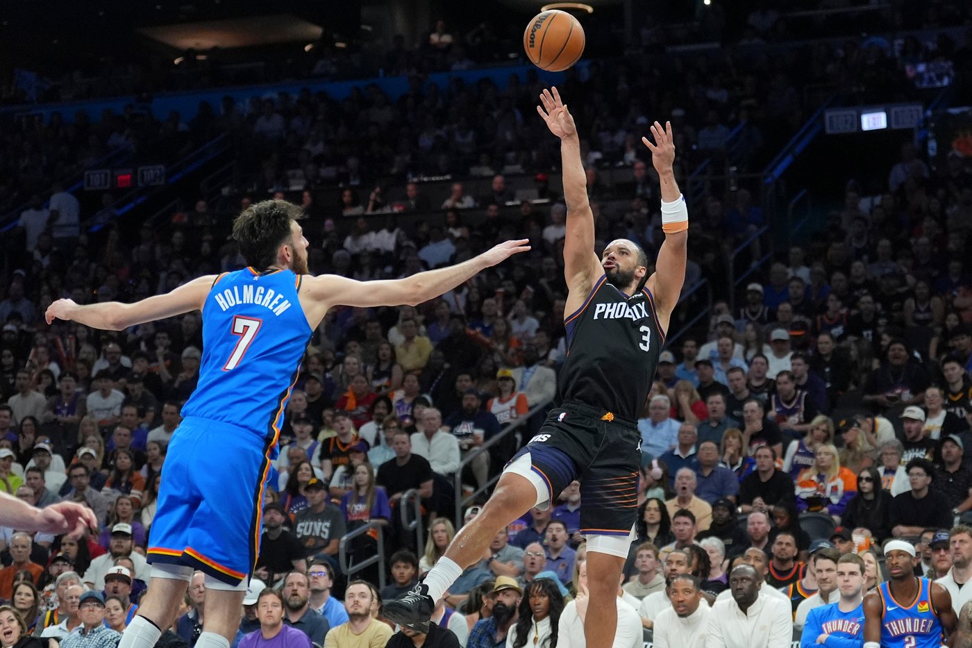 Gilgeous-Alexander scores 31 and Thunder outlast Suns 131-122 to cap a 4-game sweep | iNFOnews.ca