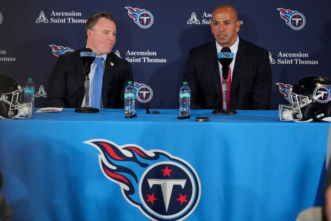 Titans release center Lloyd Cushenberry and safety Xavier Woods | iNFOnews.ca Titans release center Lloyd Cushenberry and safety Xavier Woods | iNFOnews.ca