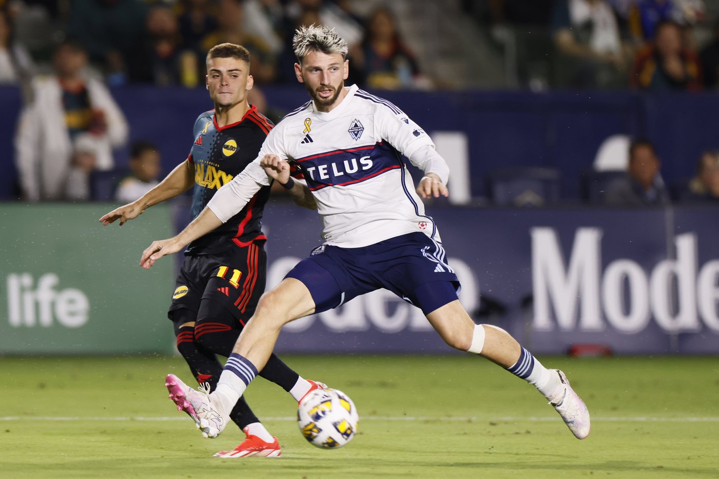 Gabriel Pec, Riqui Puig combine for 2 goals, 3 assists as Galaxy beat Whitecaps 4-2 | iNFOnews.ca