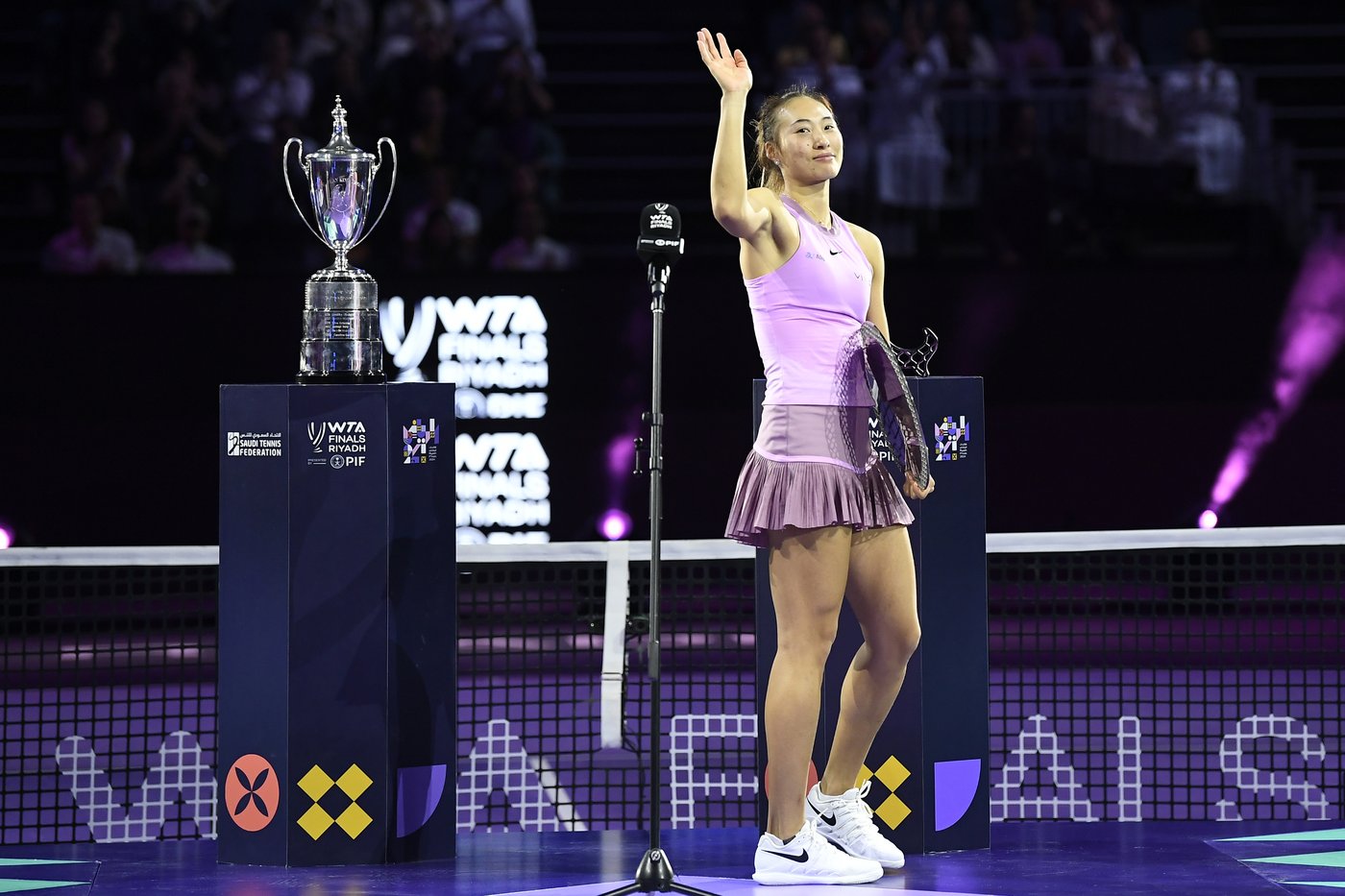 Coco Gauff wins WTA Finals for the first time by rallying to beat Zheng Qinwen | iNFOnews.ca