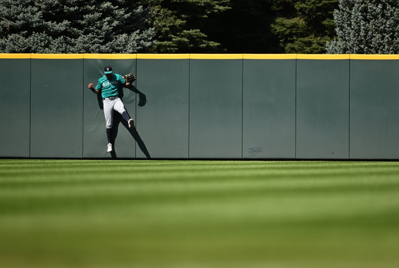 Anderson tosses 7 shutout innings, Mariners beat Rockies 2-1 to avoid elimination | iNFOnews.ca