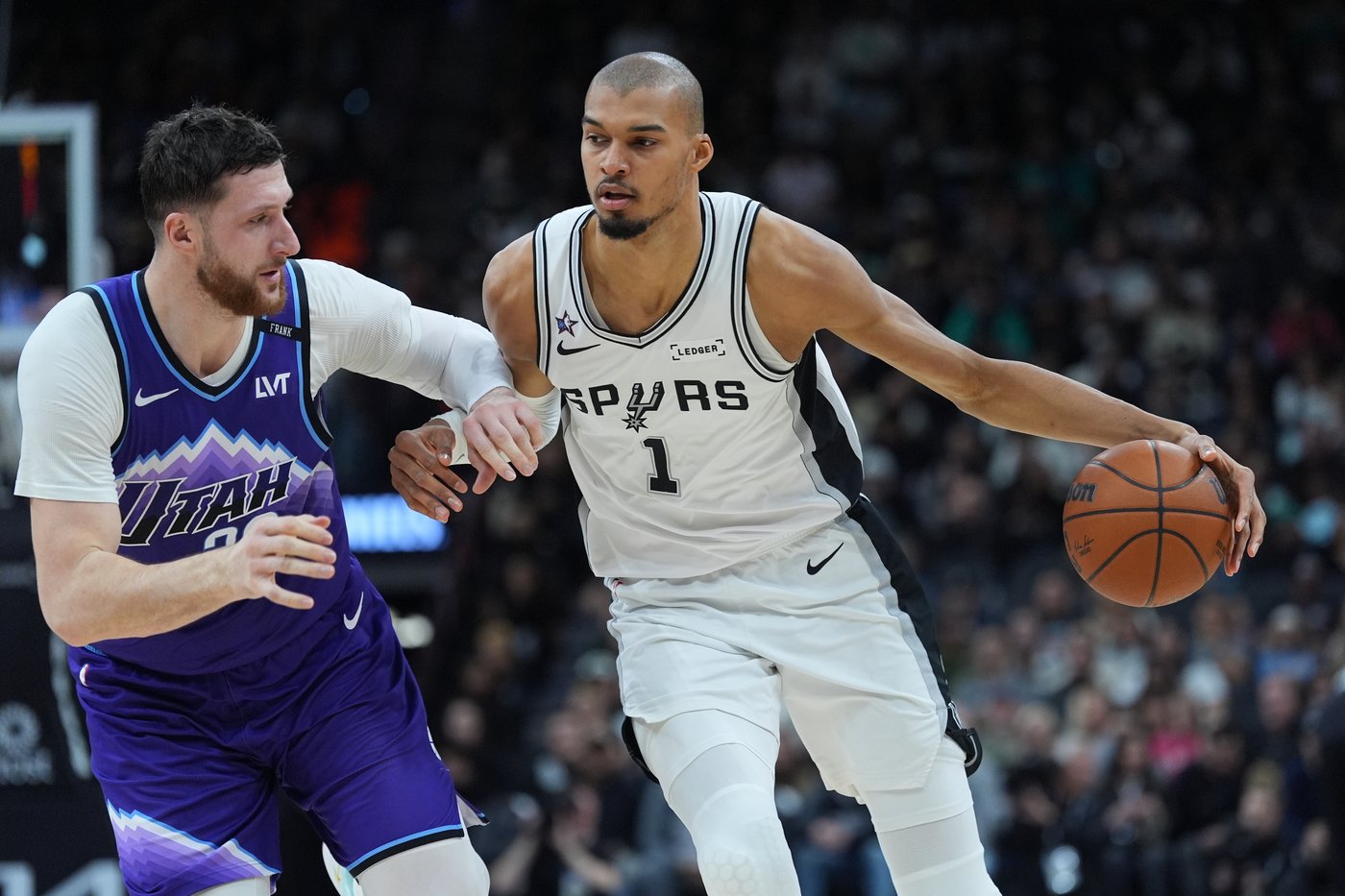 Wembanyama celebrates being named an All-Star starter with victory over Jazz to remain No. 2 in West | iNFOnews.ca