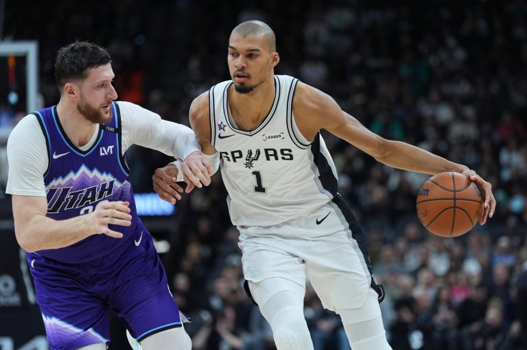 Wembanyama celebrates being named an All-Star starter with victory over Jazz to remain No. 2 in West | iNFOnews.ca