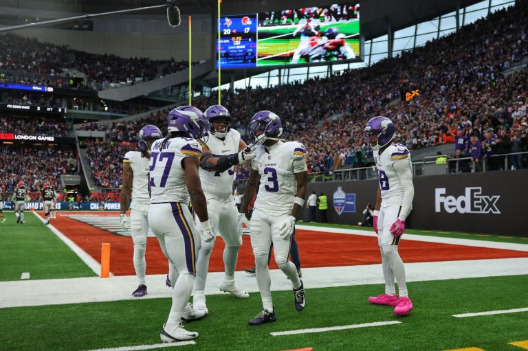 Jordan Addison's late touchdown gives Vikings 21-17 win over Browns in London | iNFOnews.ca