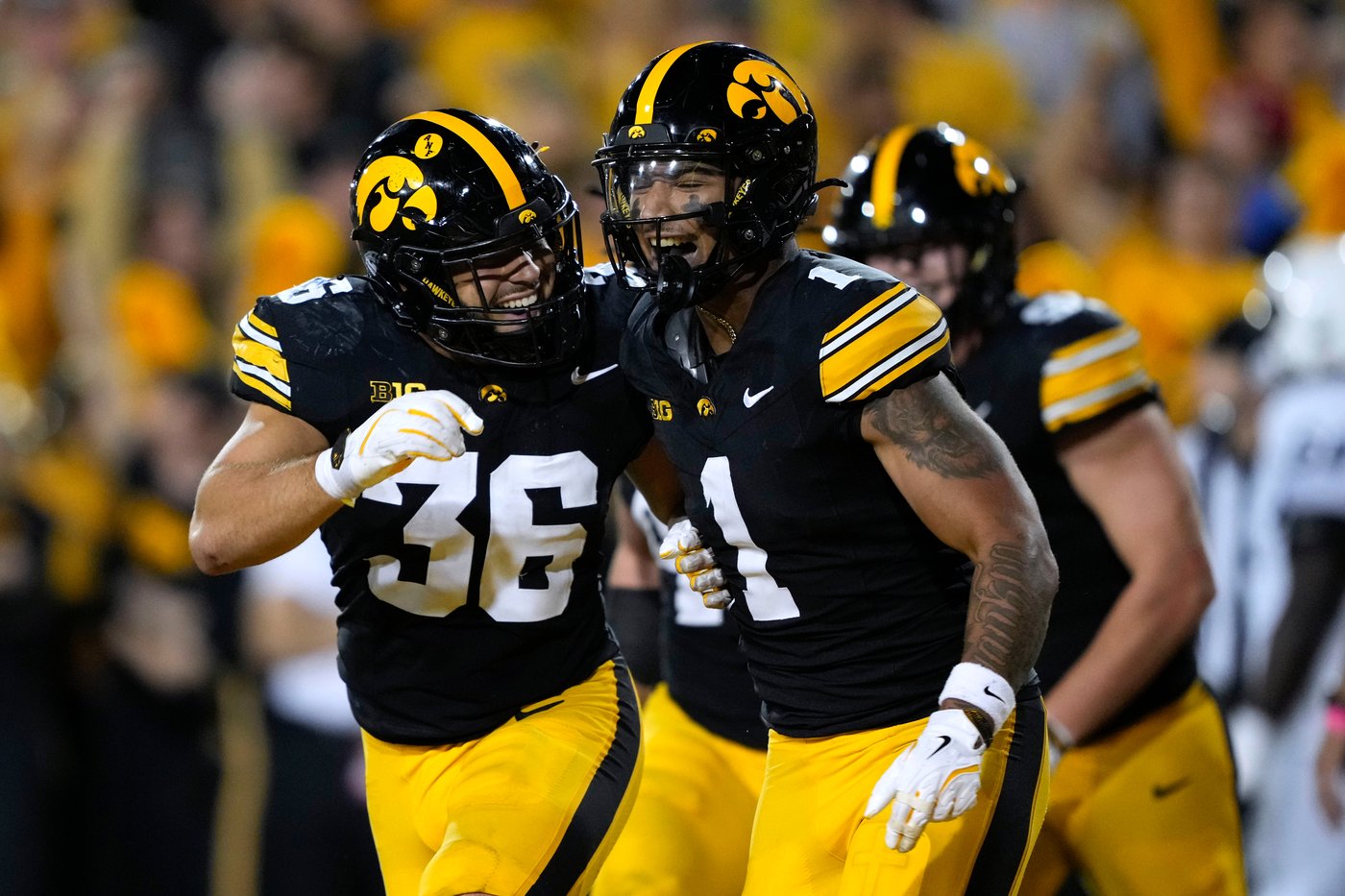Mark Gronowski leads Iowa rally past Penn State, 25-24 | iNFOnews.ca