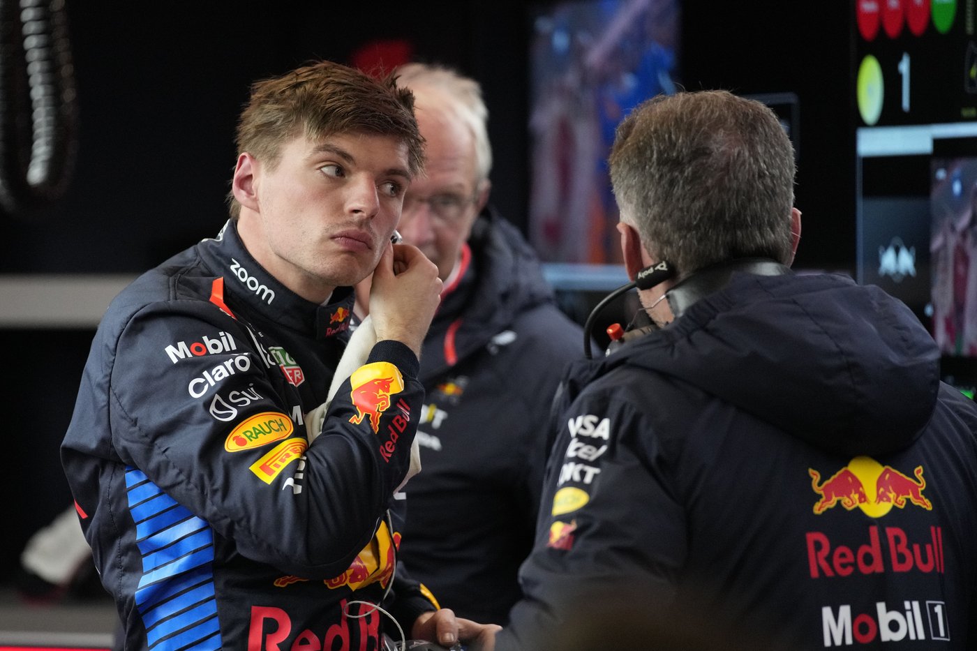 Russell puts Mercedes on pole at Las Vegas and Verstappen nips Norris in championship battle | iNFOnews.ca Russell puts Mercedes on pole at Las Vegas and Verstappen nips Norris in championship battle | iNFOnews.ca