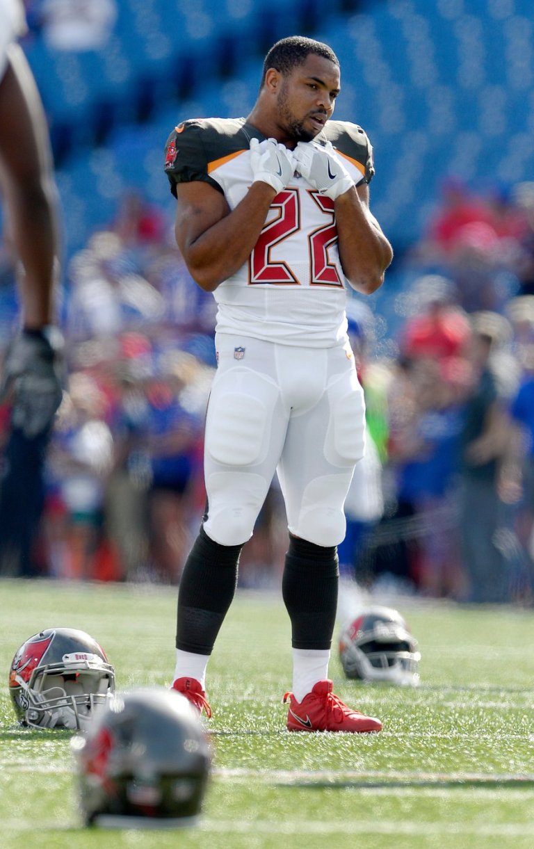 Former NFL player Doug Martin died after struggling with officers while being detained, police say | iNFOnews.ca