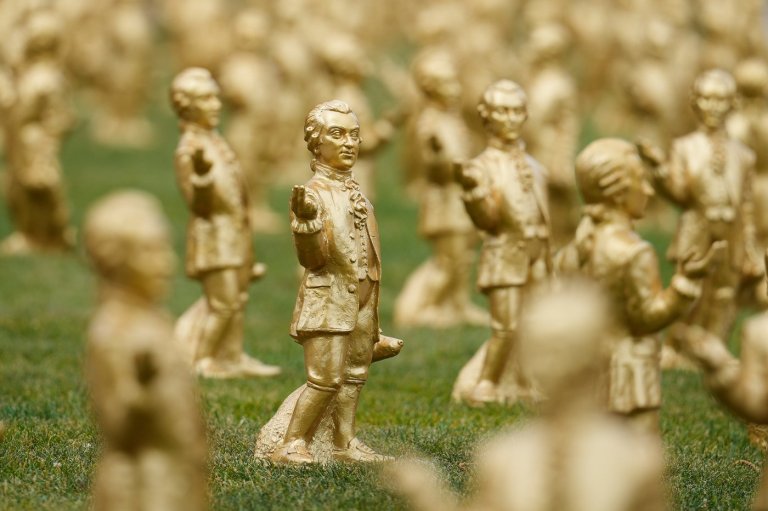 Mini-Mozart heist blights anniversary tribute as thieves make off with 210 statuettes | iNFOnews.ca