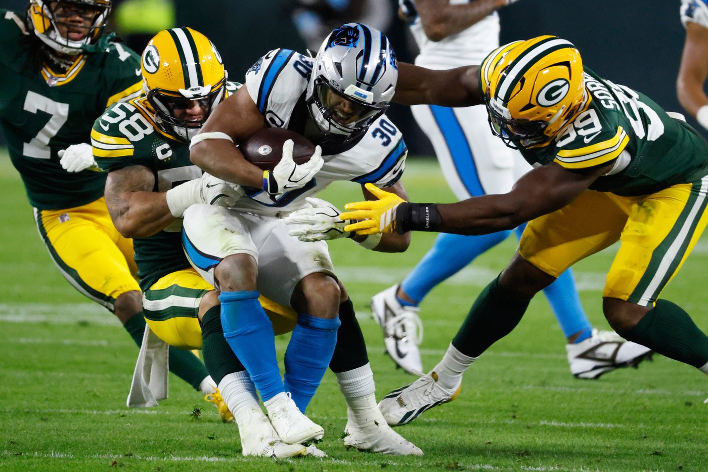 Love throws 3 TD passes as the Packers beat the Panthers 27-19 | iNFOnews.ca Love throws 3 TD passes as the Packers beat the Panthers 27-19 | iNFOnews.ca