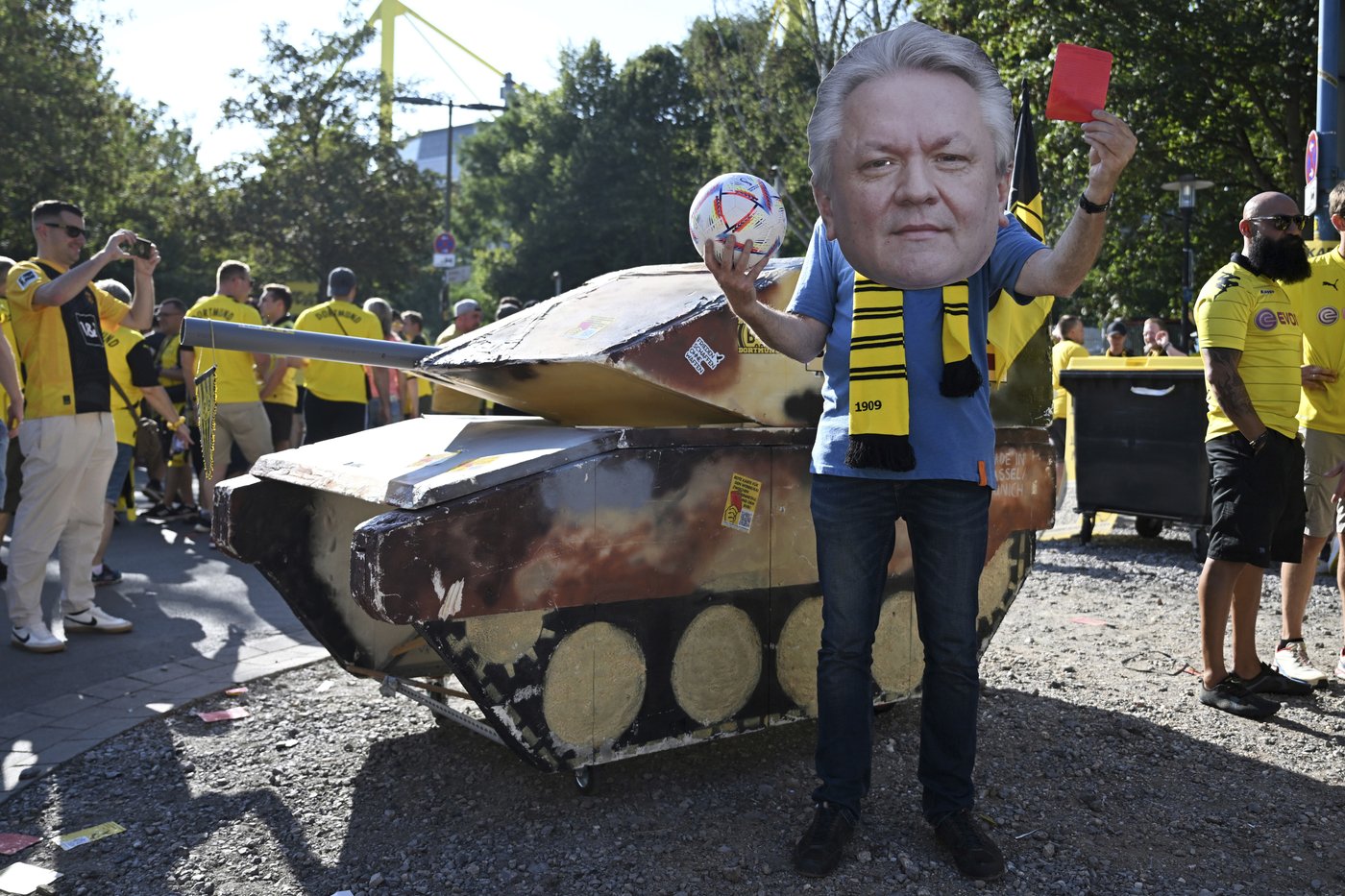 Borussia Dortmund's sponsorship deal with major arms maker set for heated debate at club's AGM | iNFOnews.ca Borussia Dortmund's sponsorship deal with major arms maker set for heated debate at club's AGM | iNFOnews.ca