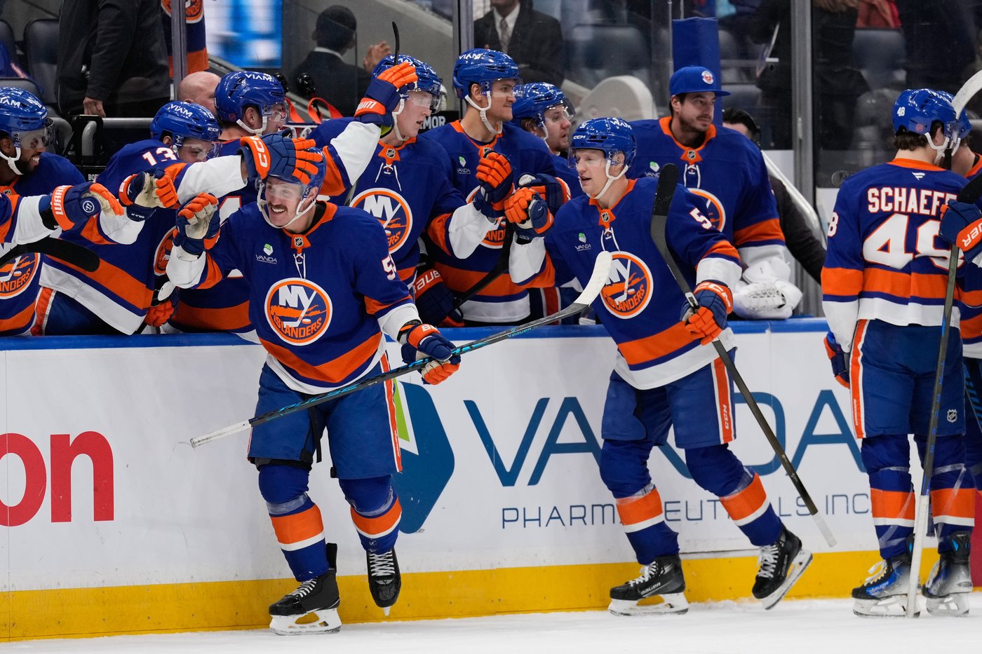 Barzal’s goal, 2 assists help Islanders beat Avalanche 6-3 | iNFOnews.ca Barzal’s goal, 2 assists help Islanders beat Avalanche 6-3 | iNFOnews.ca