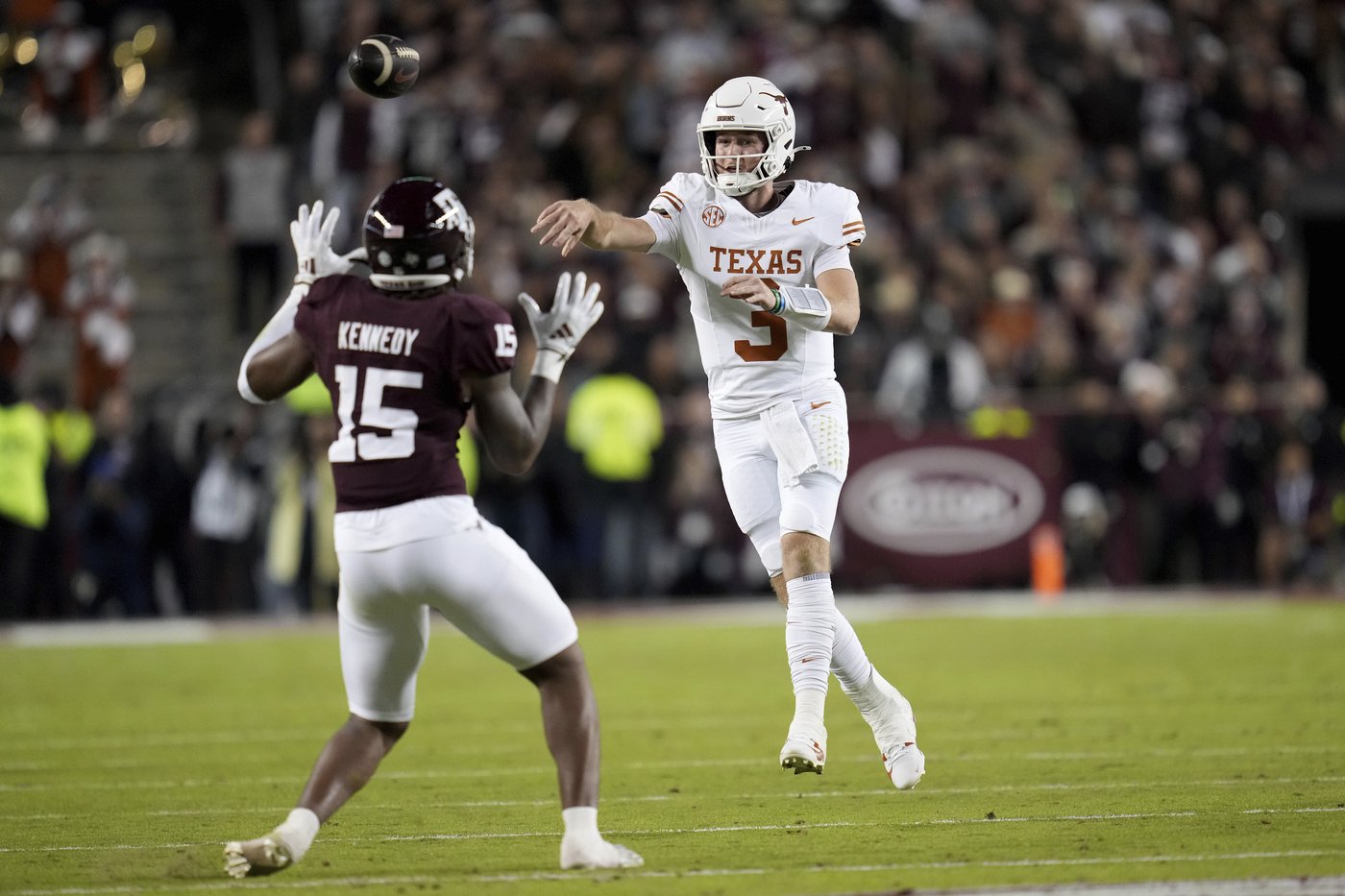 Wisner has career day as No. 3 Texas advances to SEC title game with 17-7 win over No. 20 Texas A&M | iNFOnews.ca Wisner has career day as No. 3 Texas advances to SEC title game with 17-7 win over No. 20 Texas A&M | iNFOnews.ca