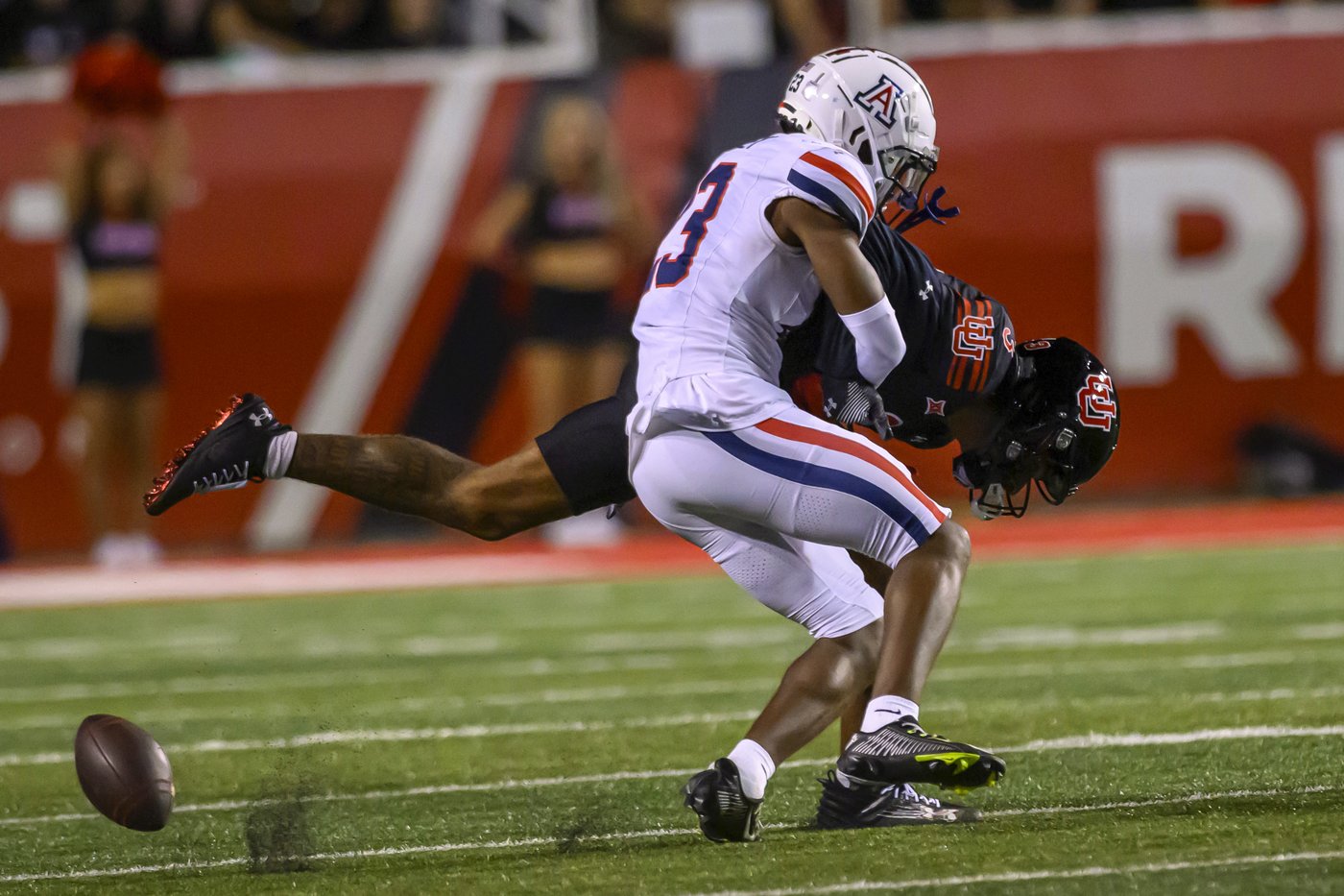 Fifita throws 2 TDs and Arizona's defense stops No. 10 Utah on four 4th downs in 23-10 win | iNFOnews.ca